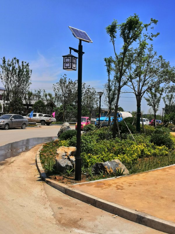 太陽能庭院燈圖片